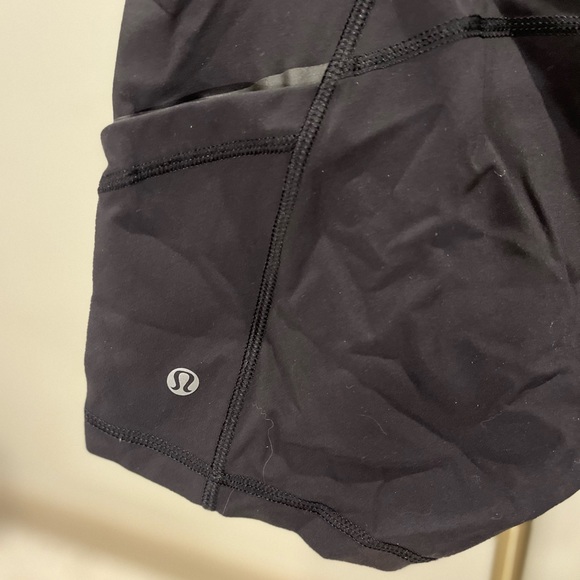 Lululemon Bike Shorts | Black | Size 6 | Pockets | Reflective | GREAT Condition - Picture 5 of 7